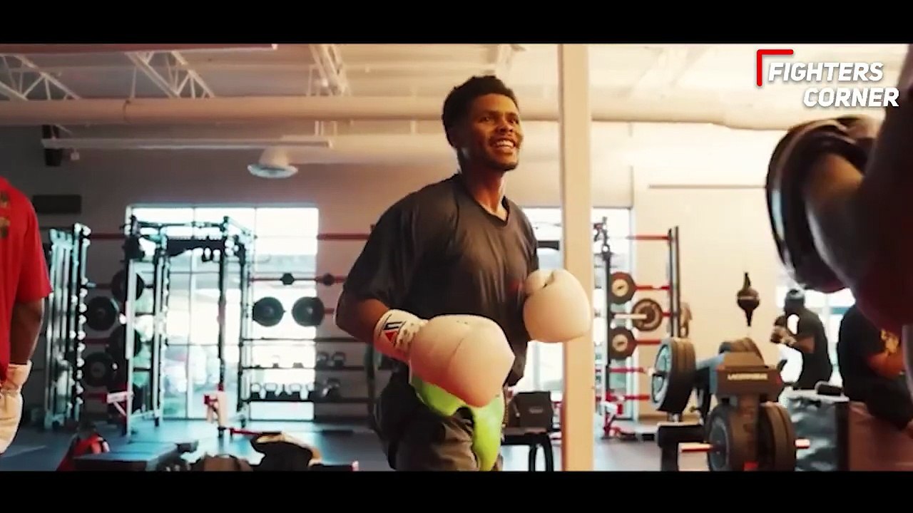 INSIDE CAMP_ Mike Tyson TEACHES Teofimo Lopez Peekaboo Style Ahead of Shakur Stevenson FIGHT (1)