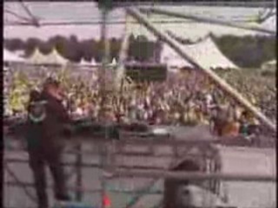 Angerfist - Pissin Razorbladez (Live)