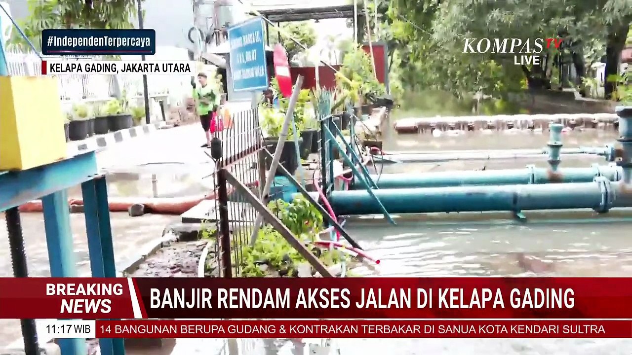 Hujan Deras, Banjir Setinggi 20-60 Cm Rendam Akses Jalan di Kelapa Gading