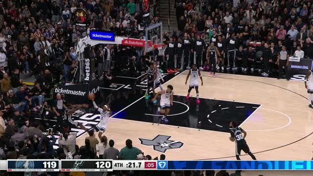 Spurs - Johnson assure la victoire