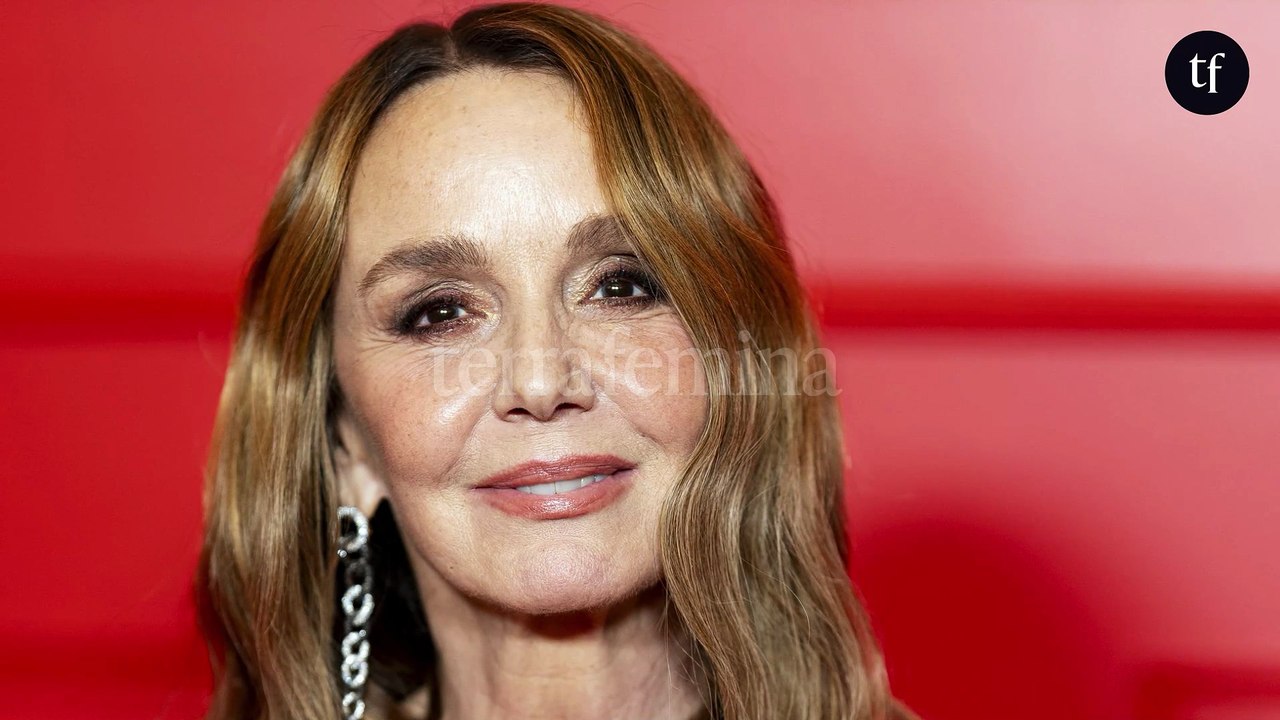 "Être une femme de plus de 50 ans est un non sujet" : cette actrice d'Emily In Paris tacle l'âgisme