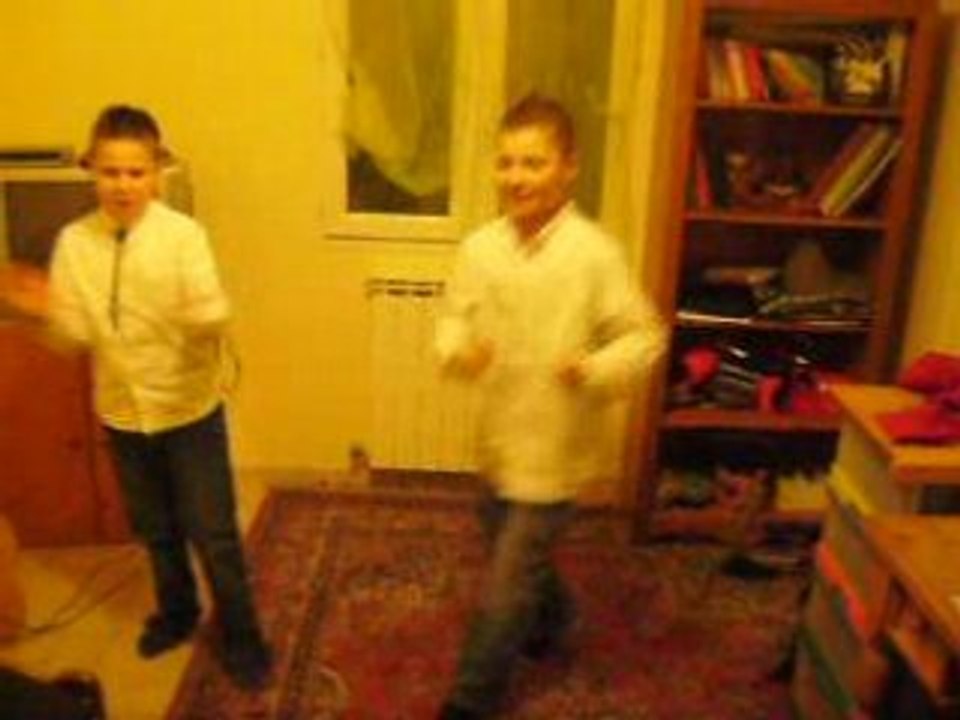 mais que fait Charly ?