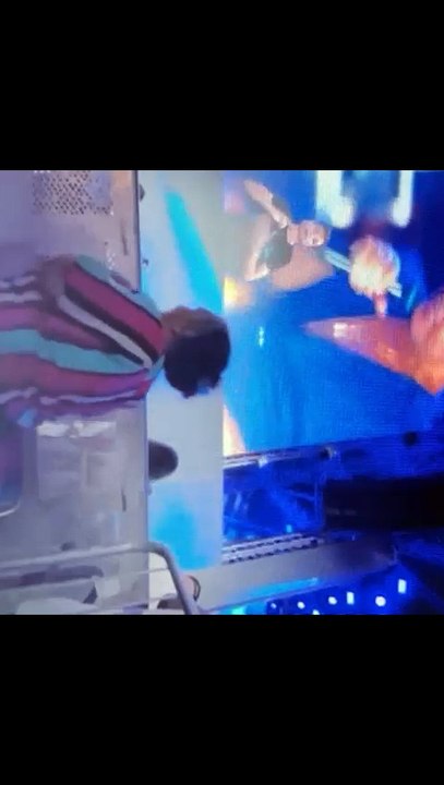 Aos 84 anos, fã passa 15 horas em pé para ver Eduardo Costa