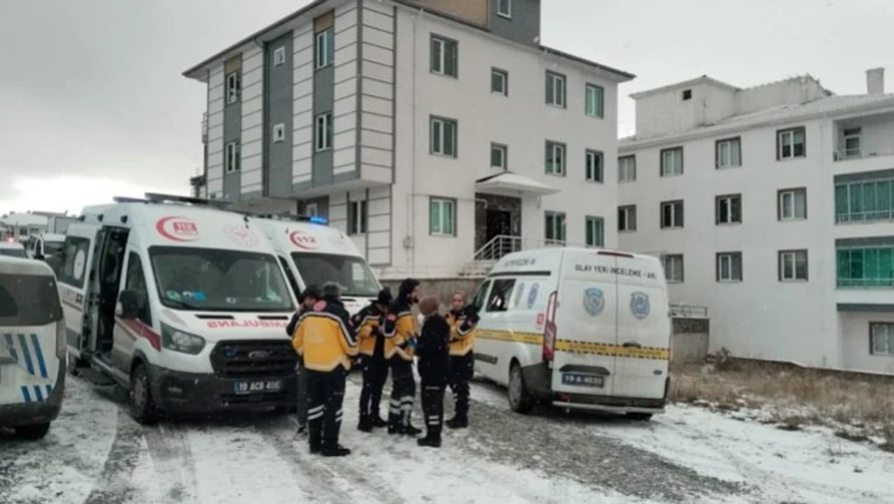 Oturdukları dairede başlarından vurulmuş cesetleri bulundu