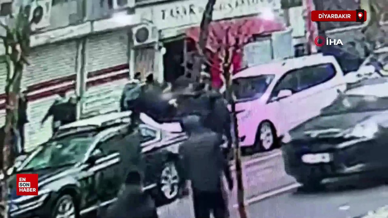 Diyarbakır’da düğünde karşılaşan husumetli ailelerin kavgası sokağa taştı