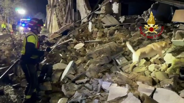Casa crollata ad Arezzo, intervento dei Cani del Nucleo Cinofili dei Vigili del Fuoco