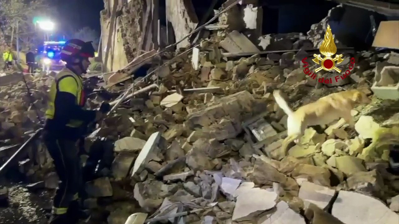 Casa crollata ad Arezzo, intervento dei Cani del Nucleo Cinofili dei Vigili del Fuoco