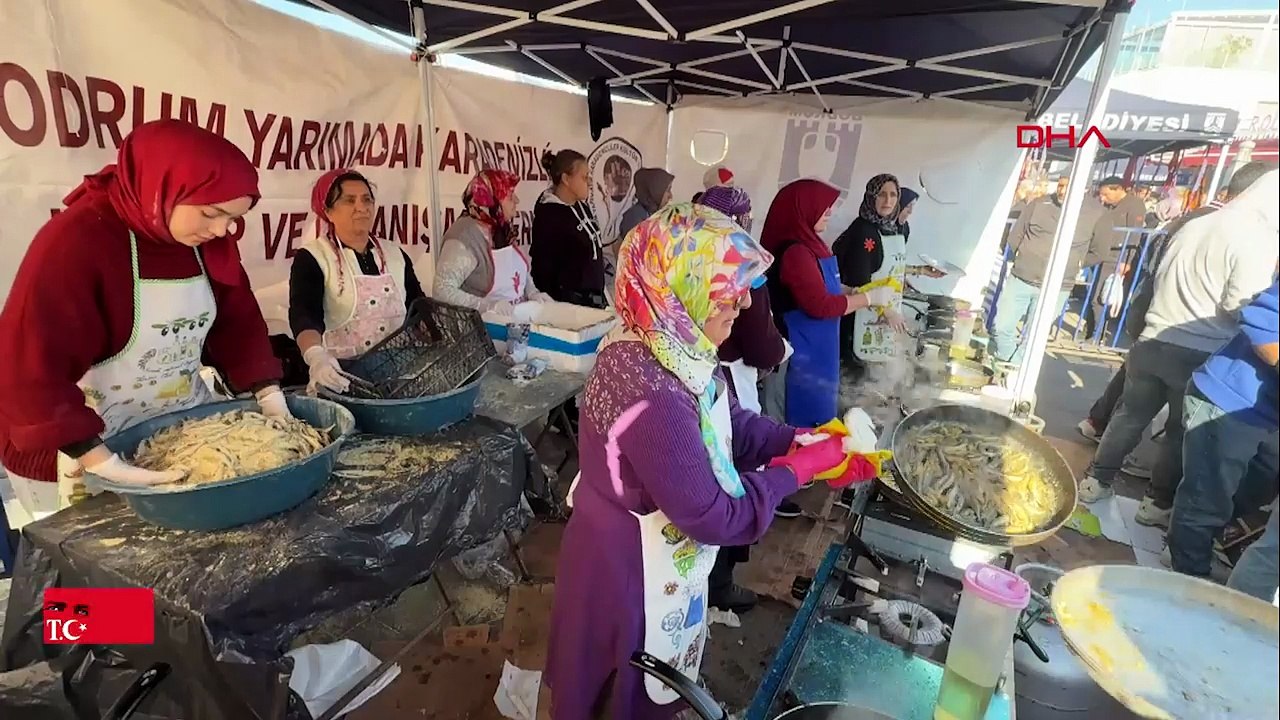 Bodrum’da Hamsi Festivali’nde 3 ton hamsi dağıtıldı, 100 metrelik kuyruk oluştu