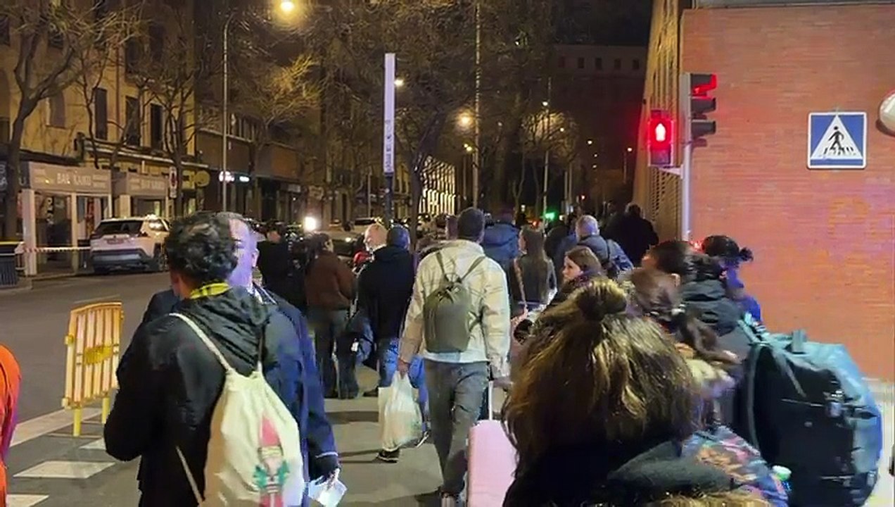 Caos en Atocha: miles de pasajeros en busca de una solución en mitad de la noche