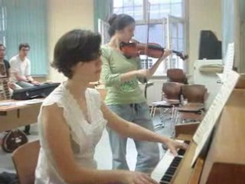Sisters playing Violin and Clavier