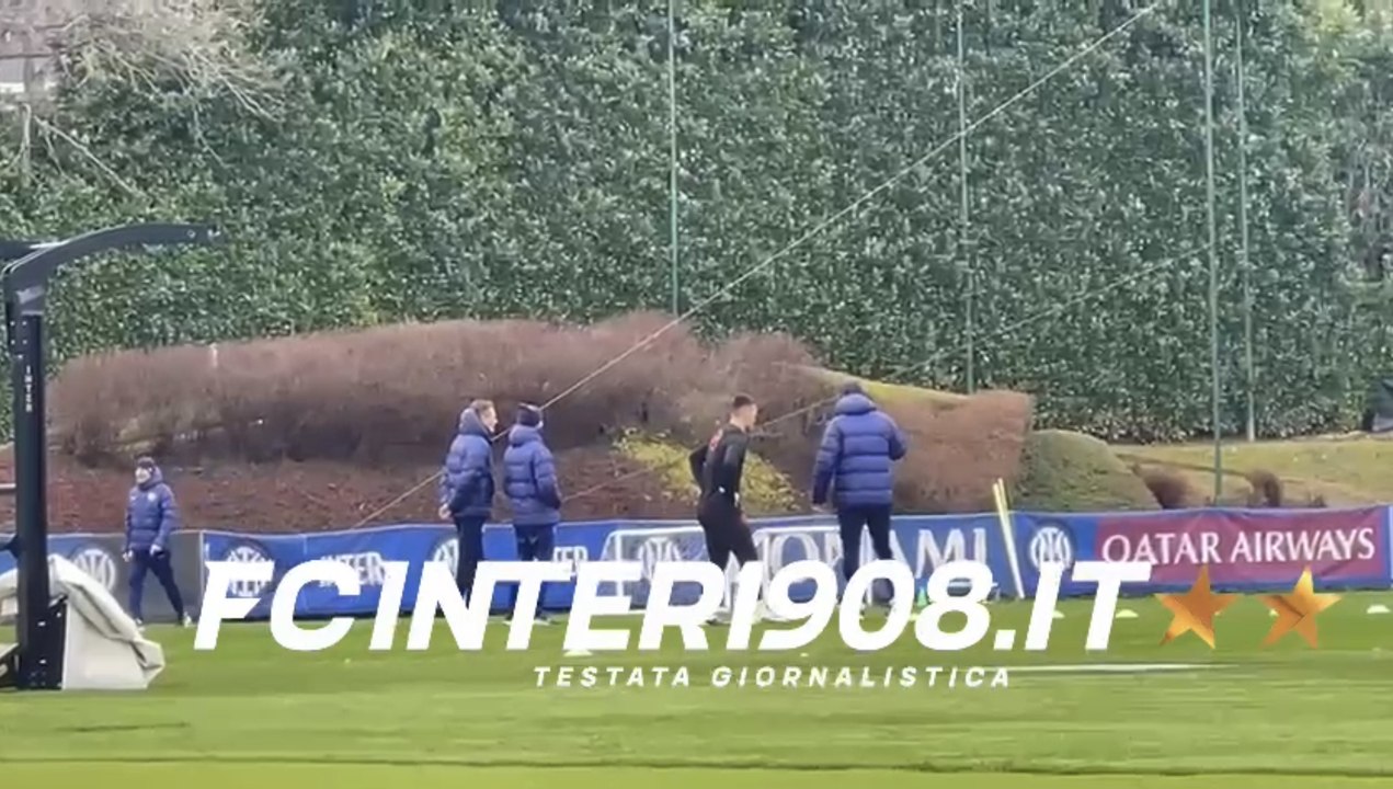 VIDEO FCIN1908 / Inter, Lautaro salta il torello con la squadra: lavoro personalizzato per il capitano