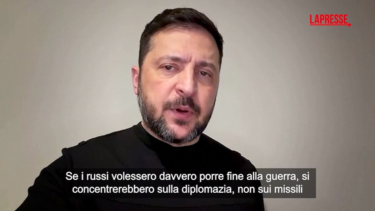 Zelensky: "Lavoriamo alla pace, ma la Russia non vuole la diplomazia"