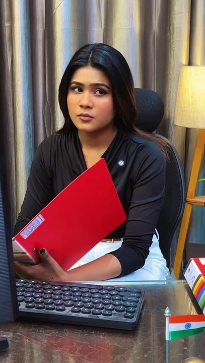 Office ke peon ki kari madad