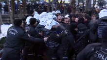 Diyarbakır’da Suriye’deki saldırıları protesto eden kitleye polis müdahale etti