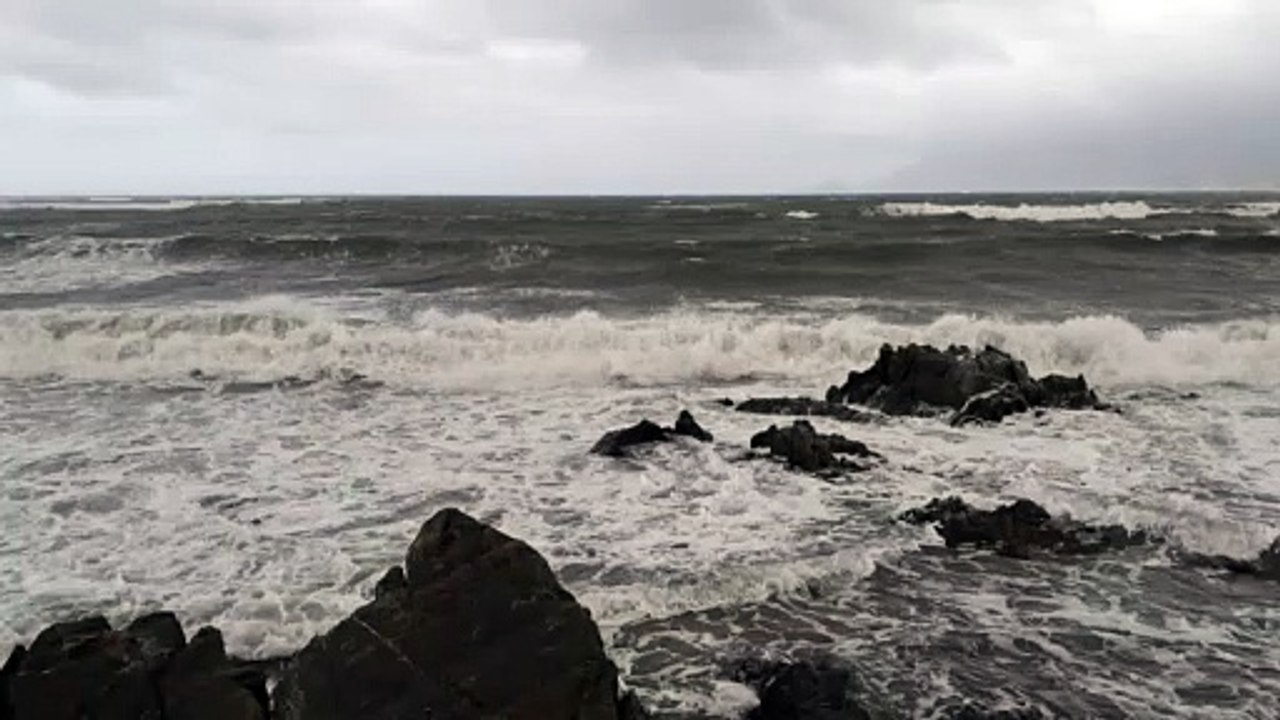 Ciclone Harry, la tempesta di scirocco si abbatte sulla spiaggia di Pittulongu