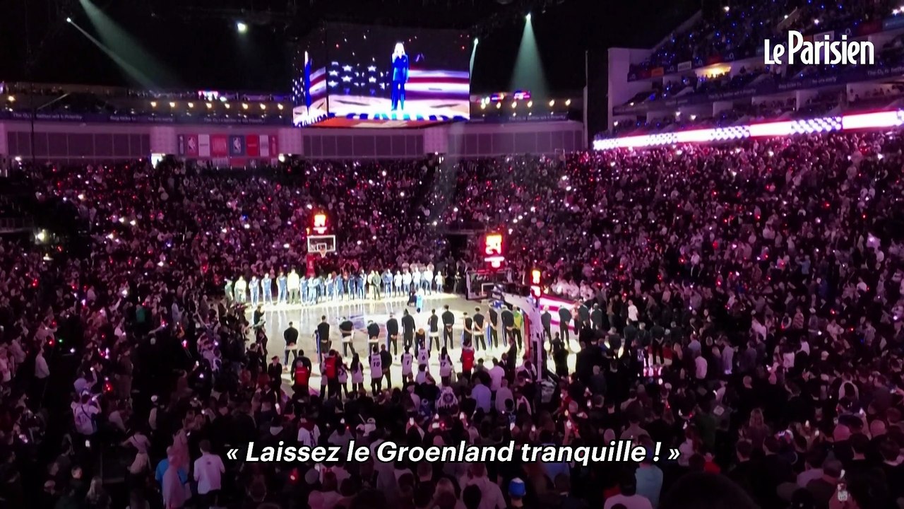 « Laissez le Groenland tranquille » : un homme perturbe l'hymne américain à Londres