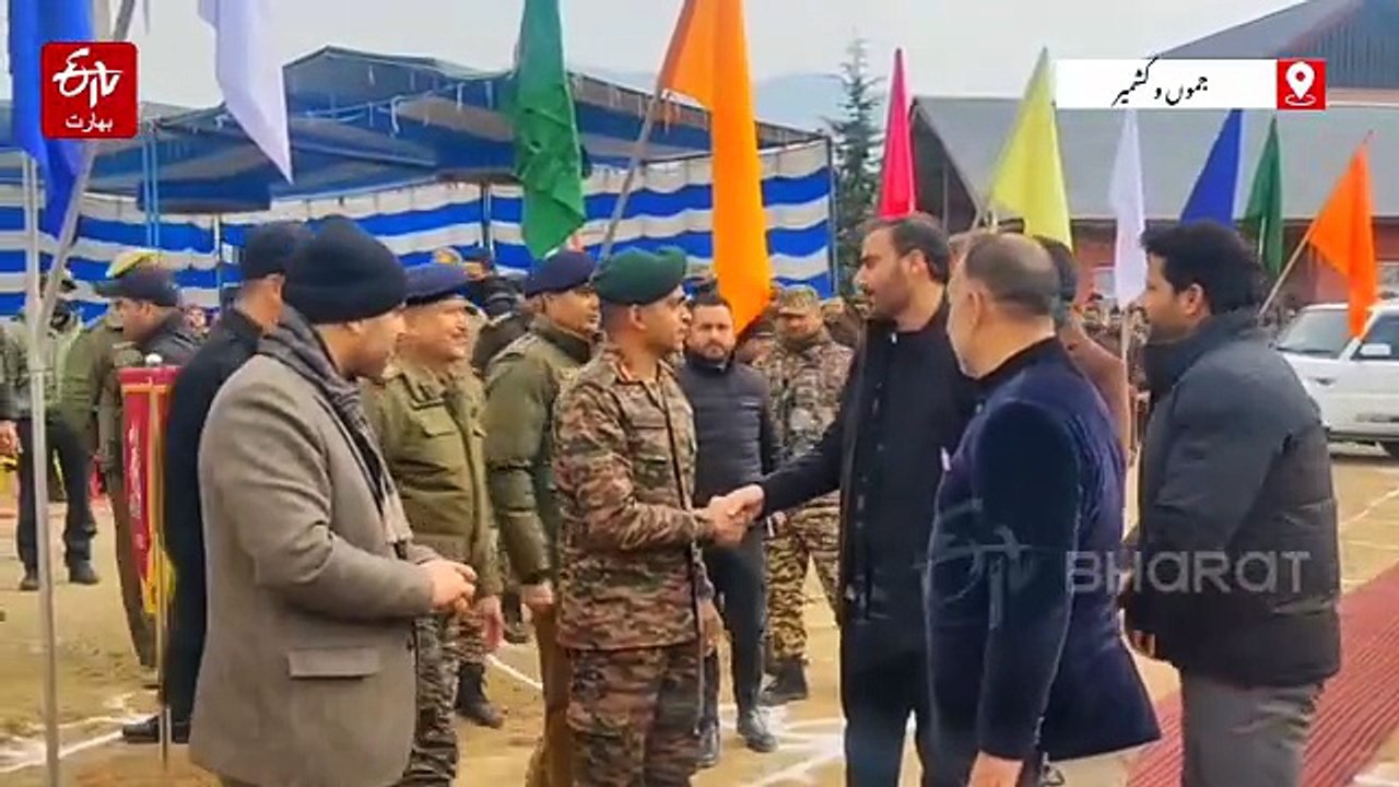 ترال میں وندے ماترم تقریب پر سو فٹ کا ترنگا لہرایا گیا، تقریب میں عام لوگوں نے بڑی تعداد میں کی شرکت