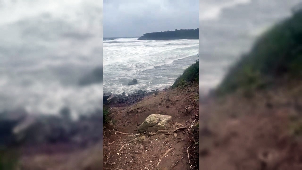 Orosei, la tempesta di scirocco si abbatte sulla spiaggia di Fuile e Mare, le immagini sono impressionanti