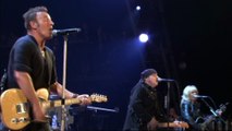 Because the Night (Patti Smith Group cover) - Bruce Springsteen (live)