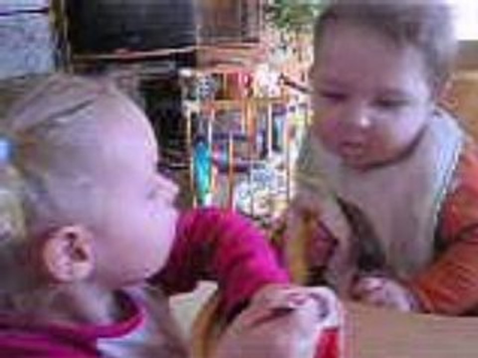 gwen donne le gouter à florian