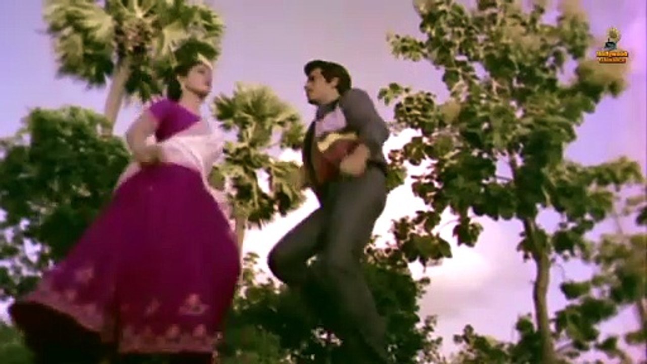 Ek Aankh Maarun To Video Song Tohfa Jeetendra, Sri Devi, Jaya Prada Bappi Lahari Hit Songs
