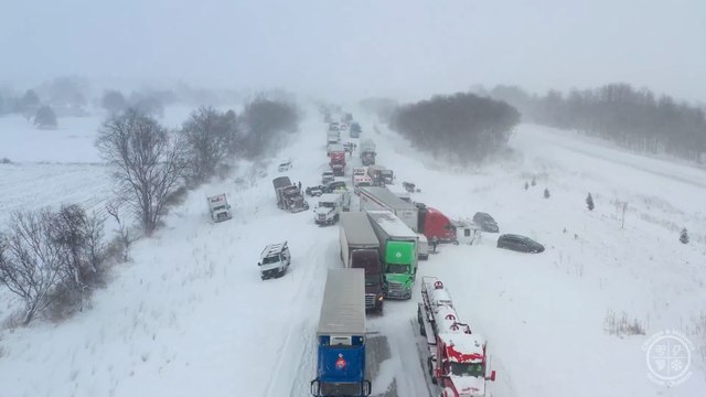 Michigan'da 100 araç zincirleme kazada birbirine girdi
