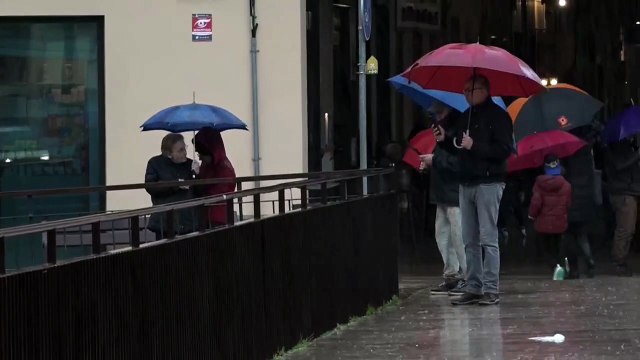 Fuerte crecida del río Daró a su paso por La Bisbal d'Empordà (Girona)