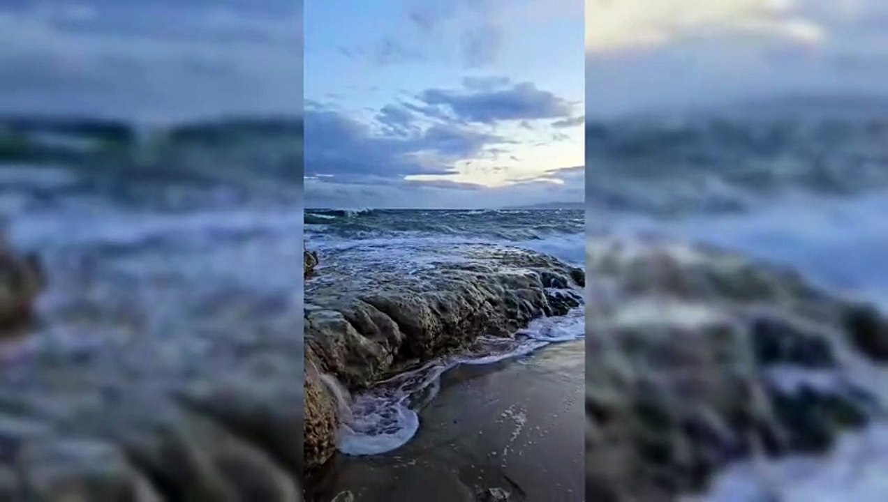 Ciclone Harry, a Porto Torres le onde conquistano la spiaggia di Balai