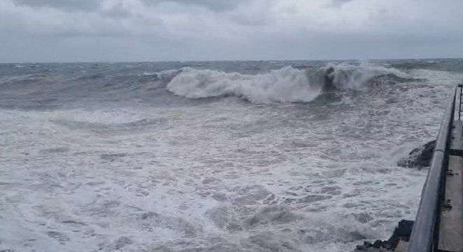 Ciclone Harry, la spettacolare mareggiata sulla spiaggia di S'abba Durche