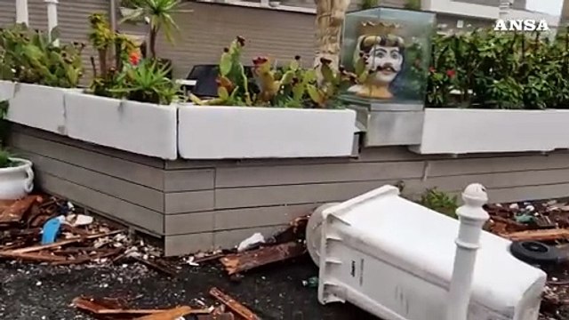 Il Ciclone Harry imperversa in SIcilia, violenta mareggiata a Catania