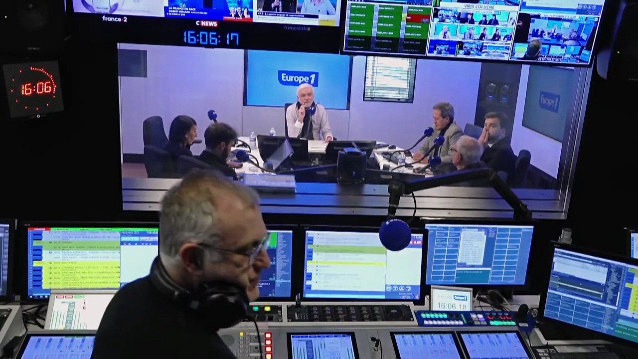 «Voir notre président parler en anglais, c'est un signe du déclin de la France» estime S.Medjeber