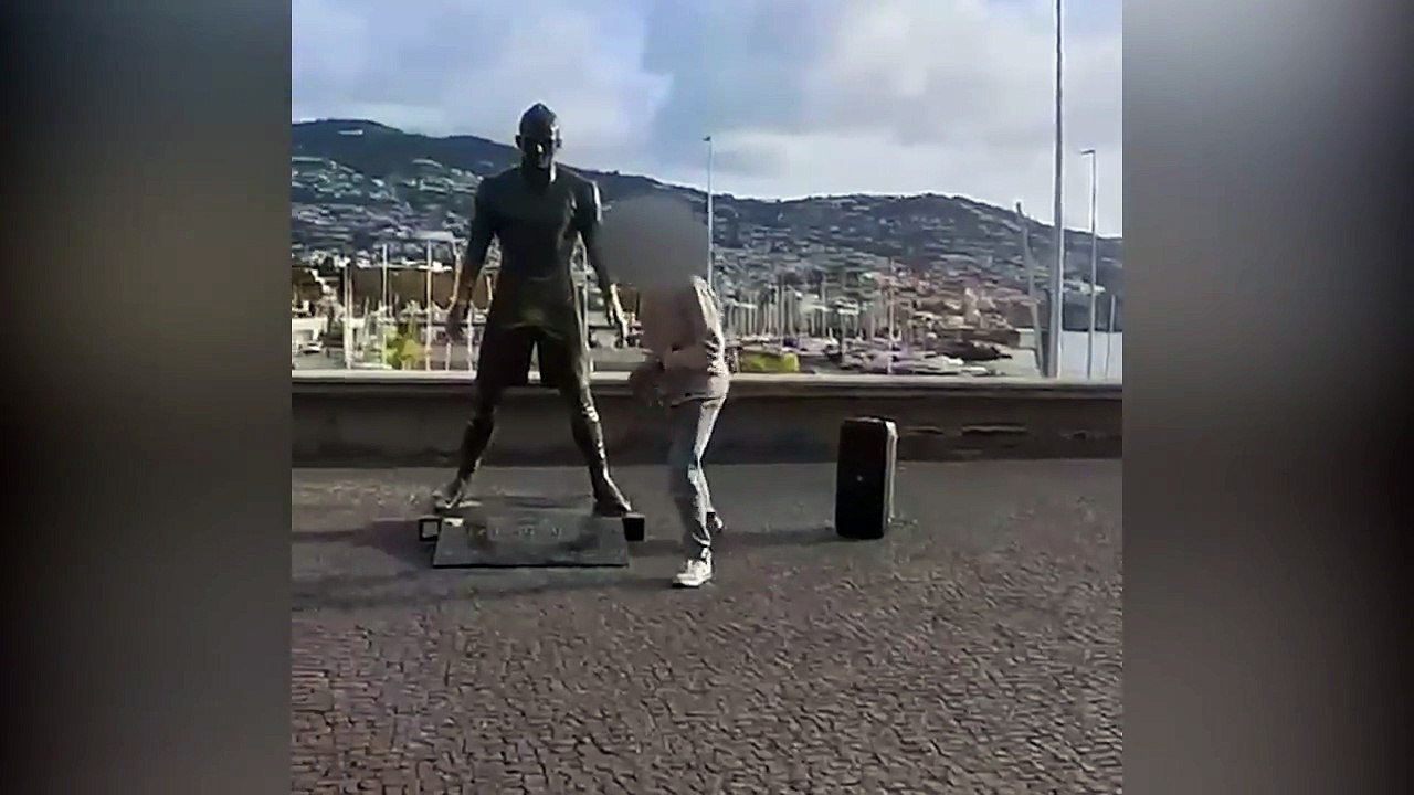Homem filma-se a incendiar estátua de CR7 no Funchal