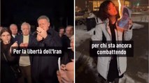 Renzi accende una sigaretta con la foto di Khamenei in fiamme: «Siamo vicini agli iraniani in lotta»