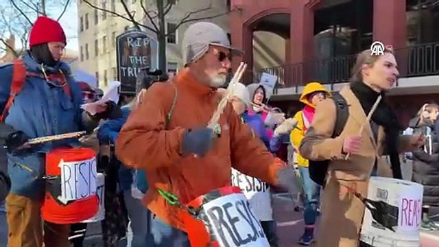 Beyaz Saray önünde toplanan göstericilerden Trump'a protesto