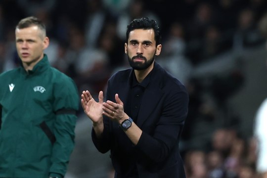 Roberto Gómez señala al banquillo: “Arbeloa se ha zampado a Xabi Alonso”