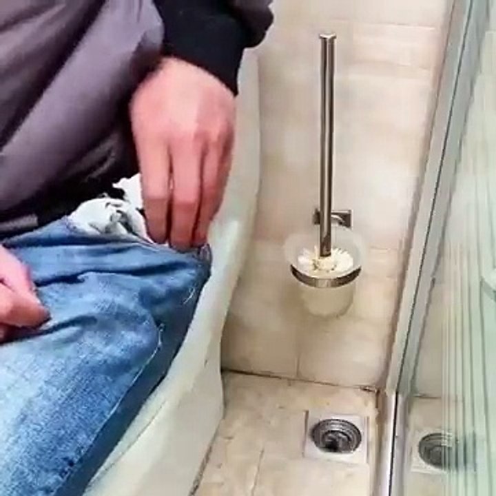 Sewage cleaner
