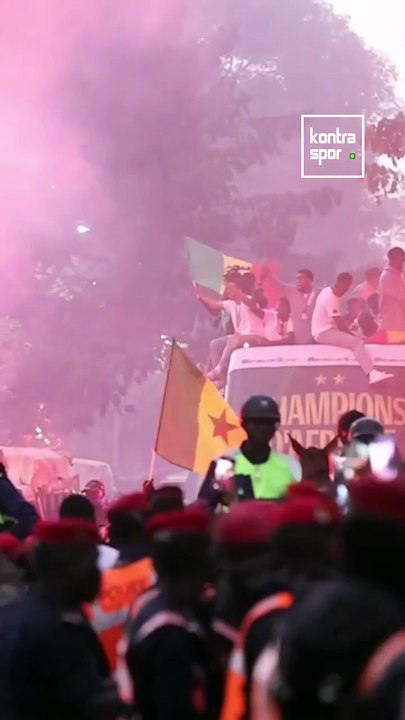 Senegal Milli Takımı, Dakar'da şampiyonluk turu attı
