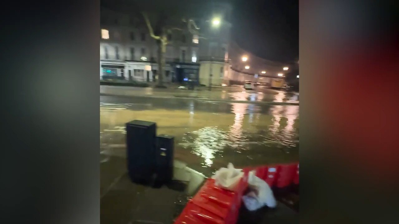 Burst main cuts water supply to west London neighbourhoods including David Beckham's Holland Park enclave