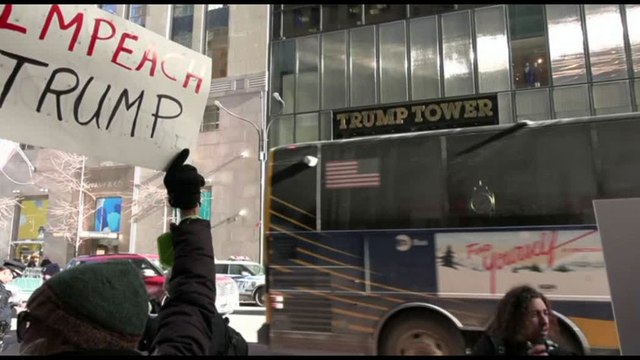 Un anno di Trump, proteste negli Usa. Lui: mai nessuno meglio di me