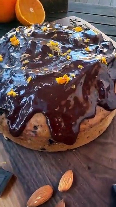 Torta all’arancia con glassa all’olio d’oliva: dolce agrumato