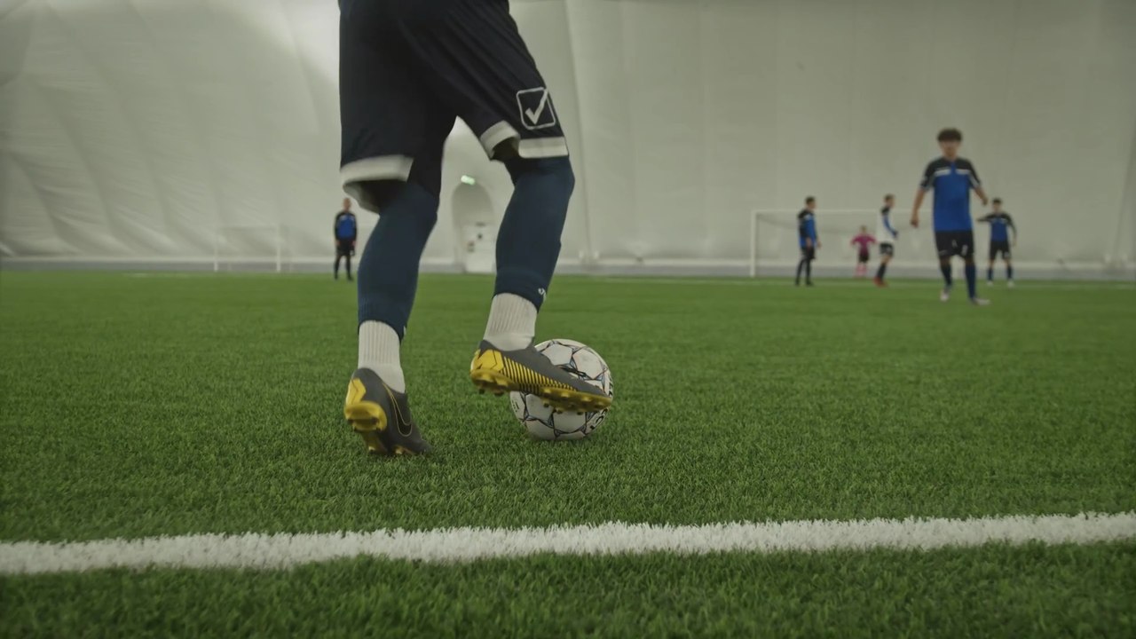 6077718-uhd_3840_2160_25fps