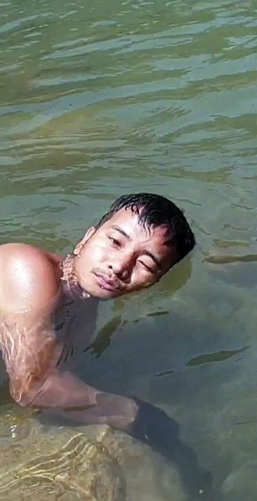 hand fishing in Nepal |