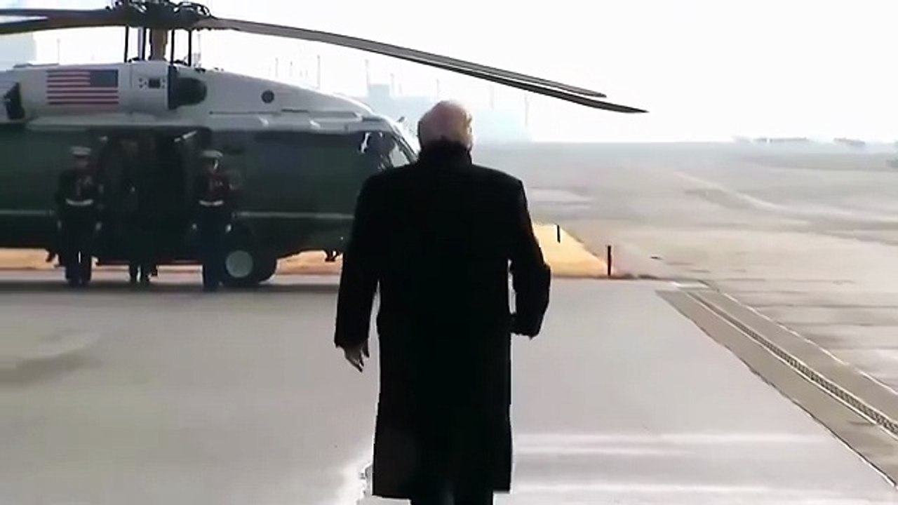 🚨🇺🇸 Donald Trump atterrit finalement en Suisse avec retard après un problème sur Air Force One Donald Trump a finalement atterri en Suisse avec plus de deux heures de retard, après qu’Air Force One a dû faire demi-tour en raison d’un problème...