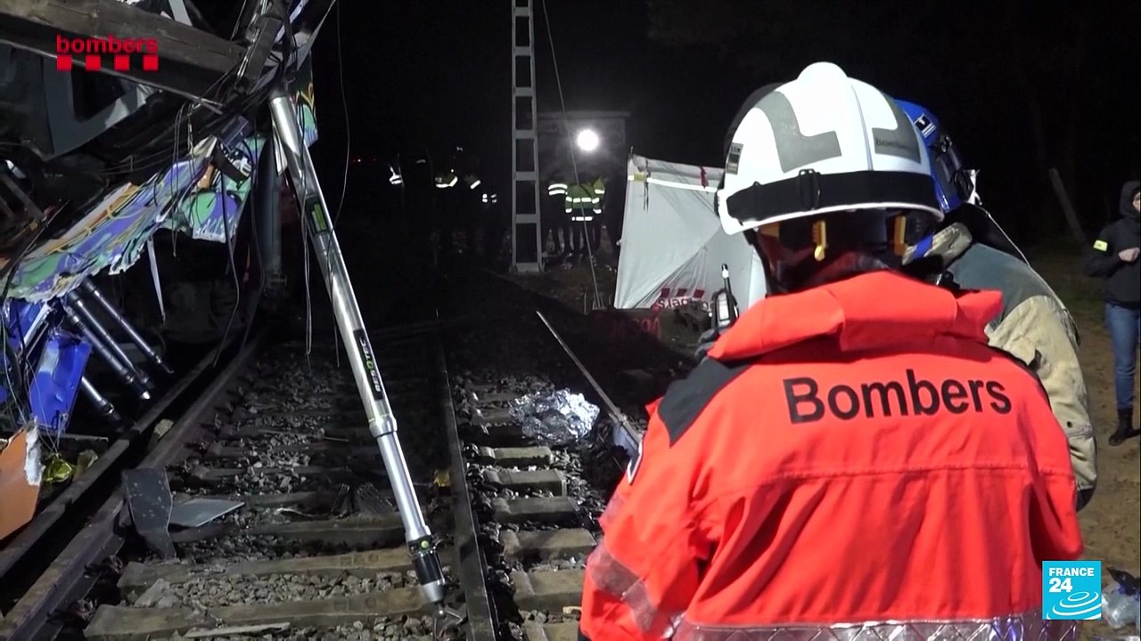 Tren en Cataluña choca contra muro de contención y deja decenas de ...