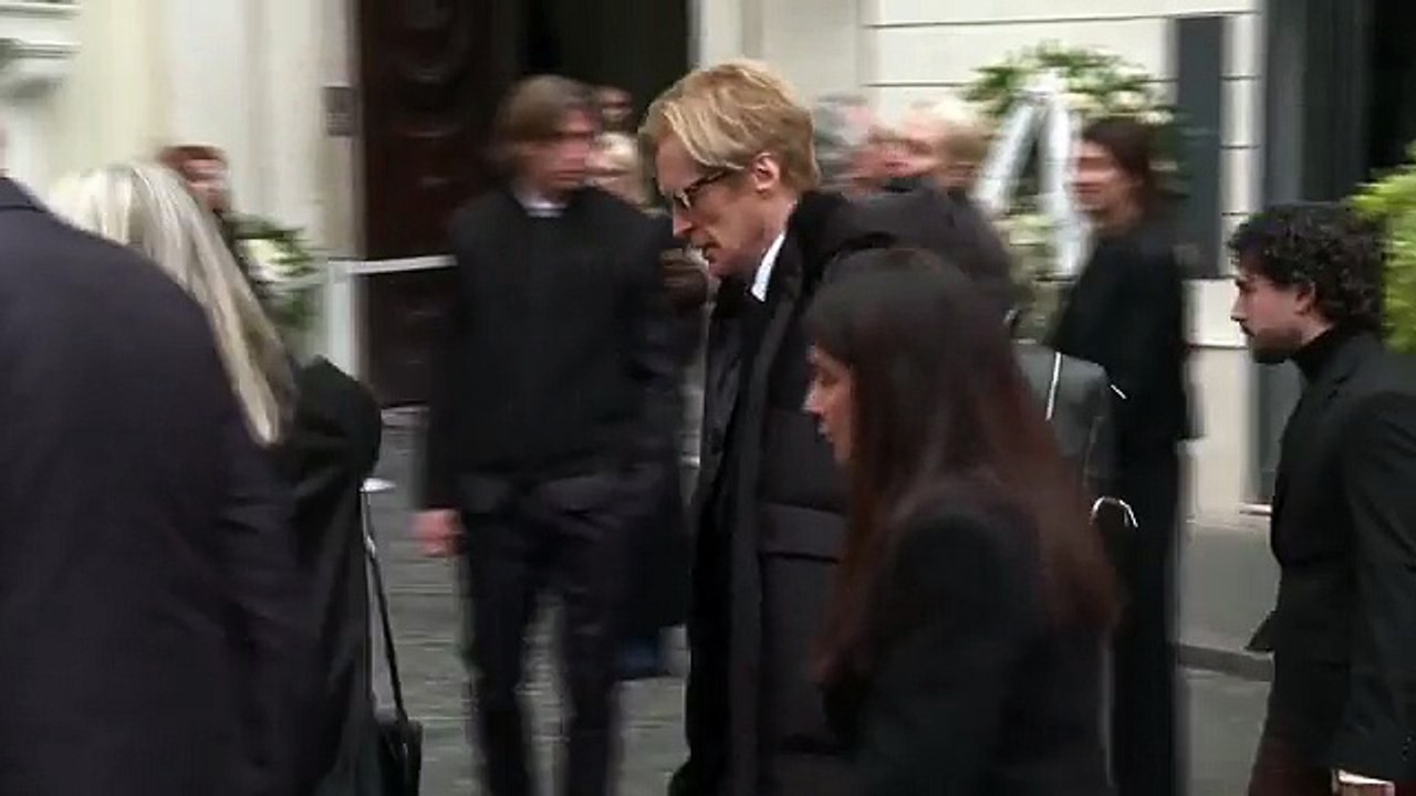 Valentino’s beloved pugs say goodbye at public viewing