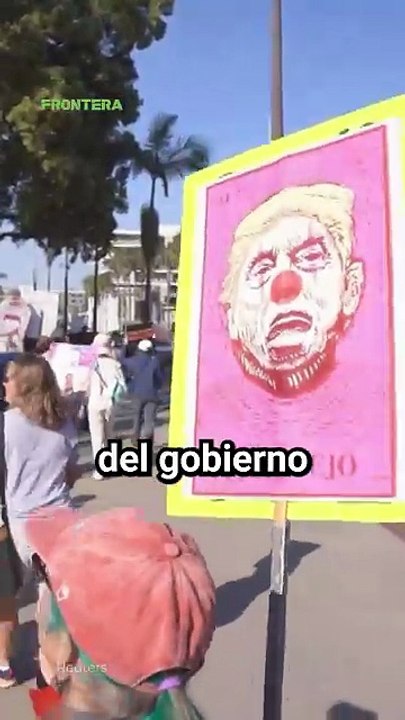 Protestan en San Diego contra políticas de Trump al cumplirse un año de su gobierno 🇺🇸📢