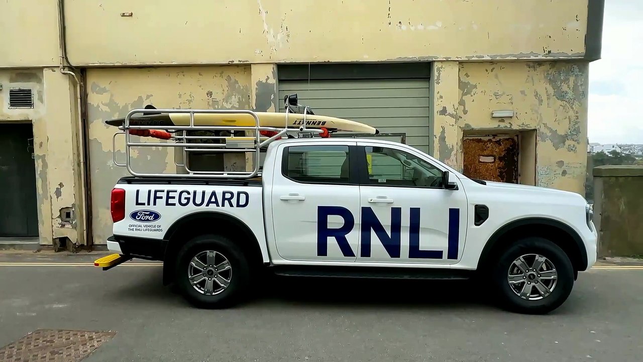 Derale 12in Electric Cooling Fan HO RAD 2000 CFM 12V Curved Blade Kit