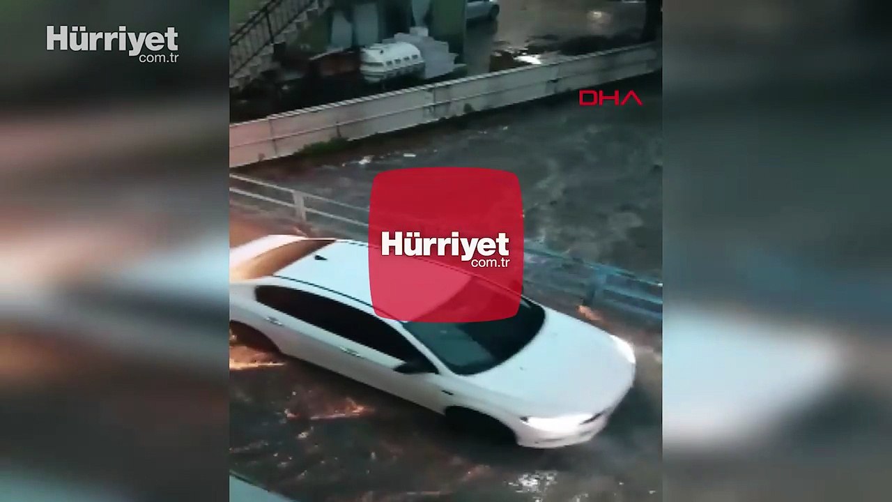 İzmir'de sağanak sonrası Karabağlar Deresi taştı