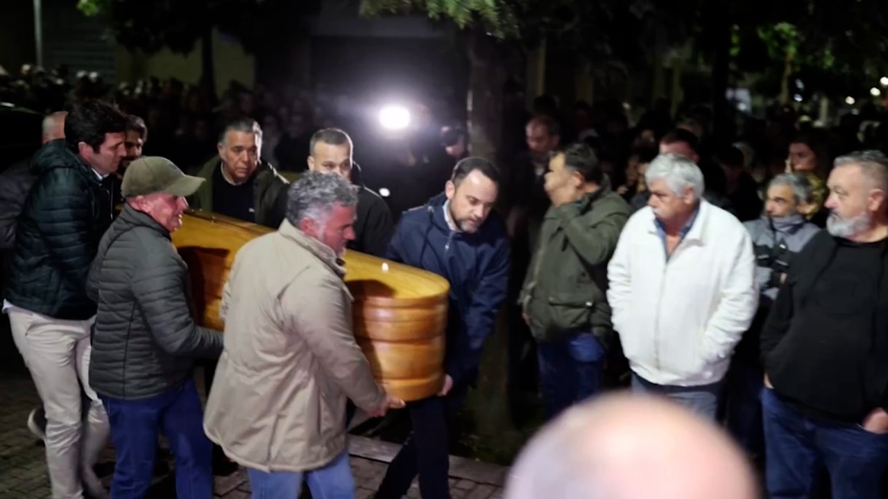 Llegan los féretros de la familia muerta en el accidente de Córdoba a Aljaraque, Huelva
