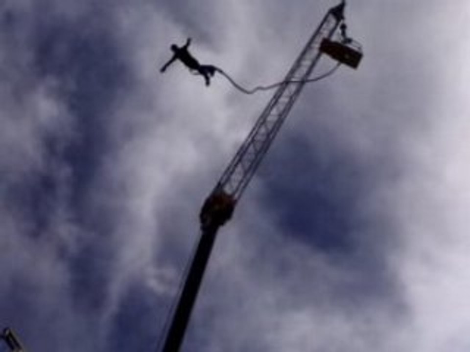 Saut en hauteur acrobatie attraction